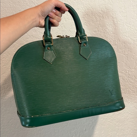 Louis Vuitton Alma Epi Leather Green Handbag - Picture 16 of 16